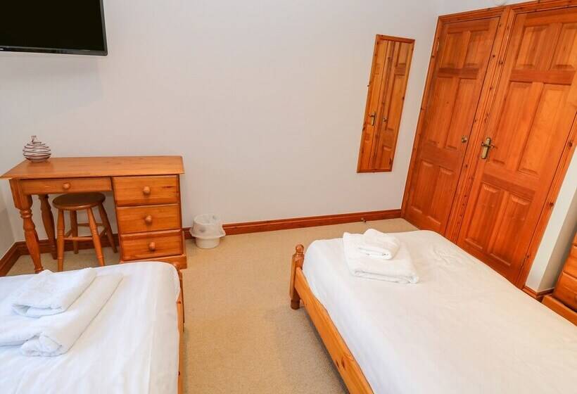 9 Beachcombers Apartments