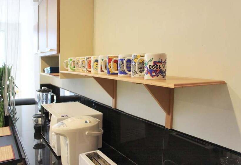 Ananas Phuket Central Hostel   Adults Only