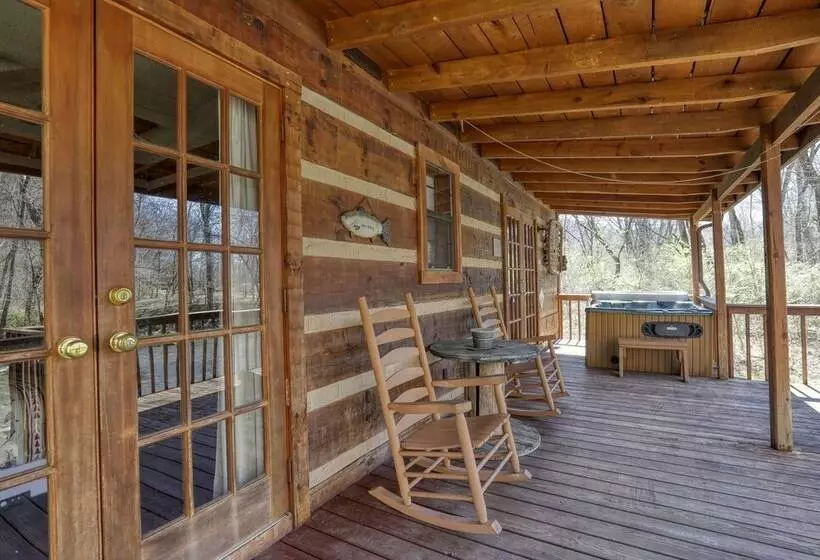 Creekside Memories   2 Bedrooms, 2 Baths, Sleeps 6 Cabin By Redawning