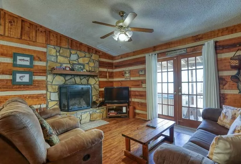 Creekside Memories   2 Bedrooms, 2 Baths, Sleeps 6 Cabin By Redawning