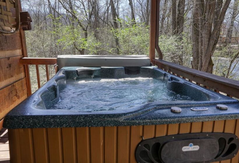 Creekside Memories 2 Bedrooms, 2 Baths, Sleeps 6 Cabin By Redawning