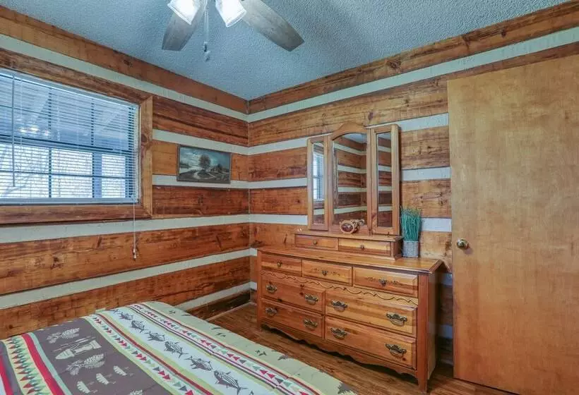 Creekside Memories   2 Bedrooms, 2 Baths, Sleeps 6 Cabin By Redawning