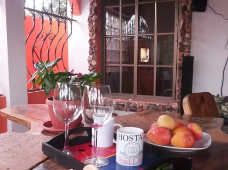 Hostal Red Line