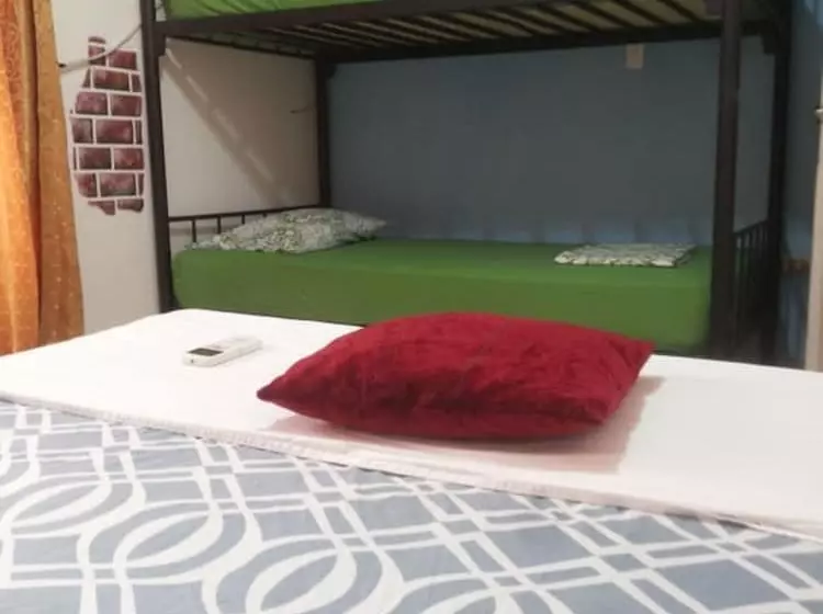 Hostal Red Line