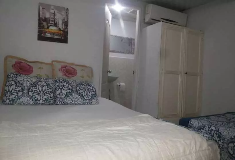 Hostal Red Line