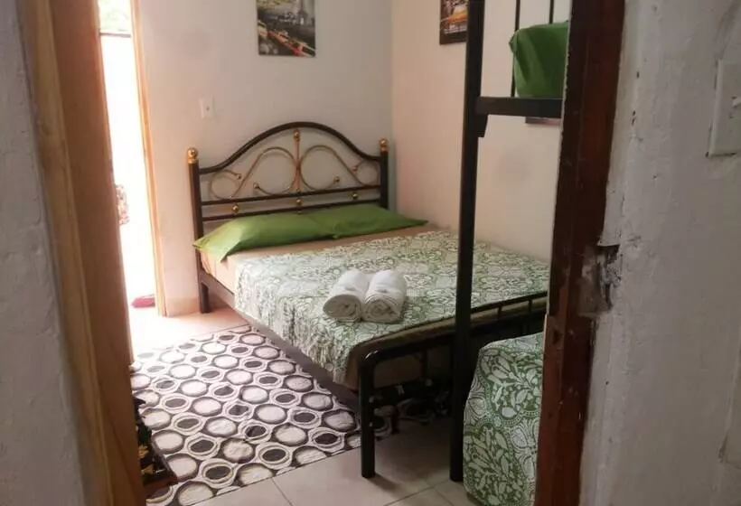 Hostal Red Line