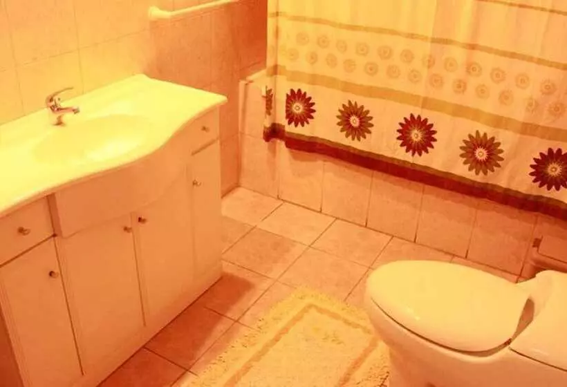 Hostal Taty S House