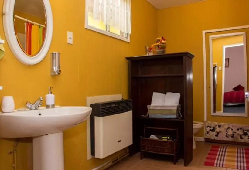 Hostal Taty S House