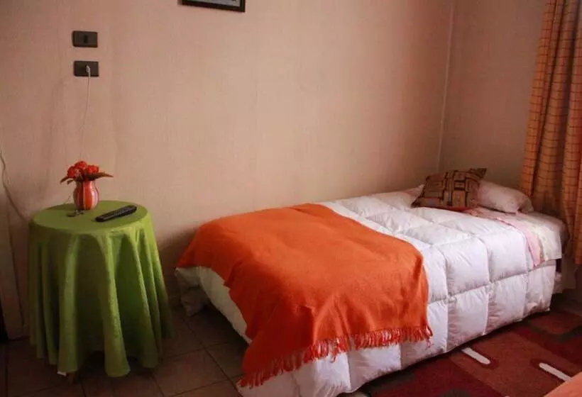 Hostal Taty S House
