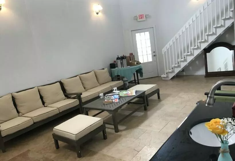 Hotelli Hampton Ocean Resort