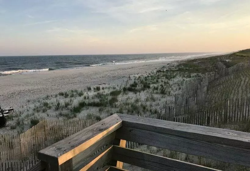 Hotelli Hampton Ocean Resort