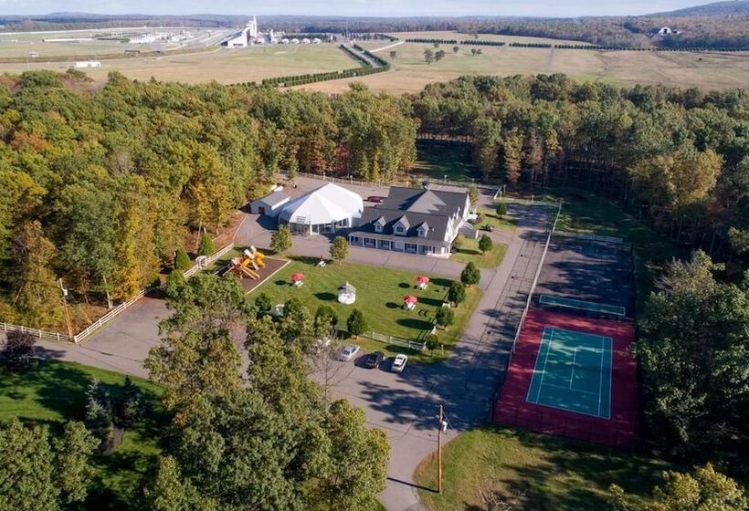 בית מלון כפרי The Village At Pocono
