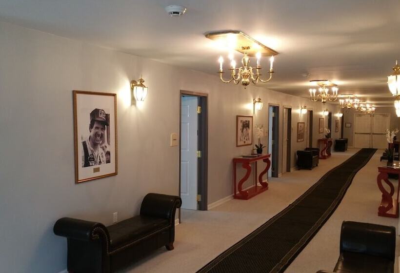 בית מלון כפרי The Village At Pocono