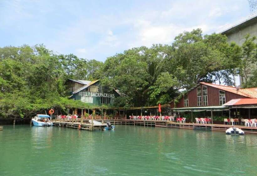 هتل Y Restaurante Backpackers