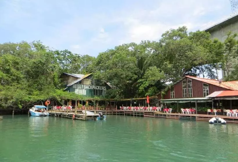 هتل Y Restaurante Backpackers