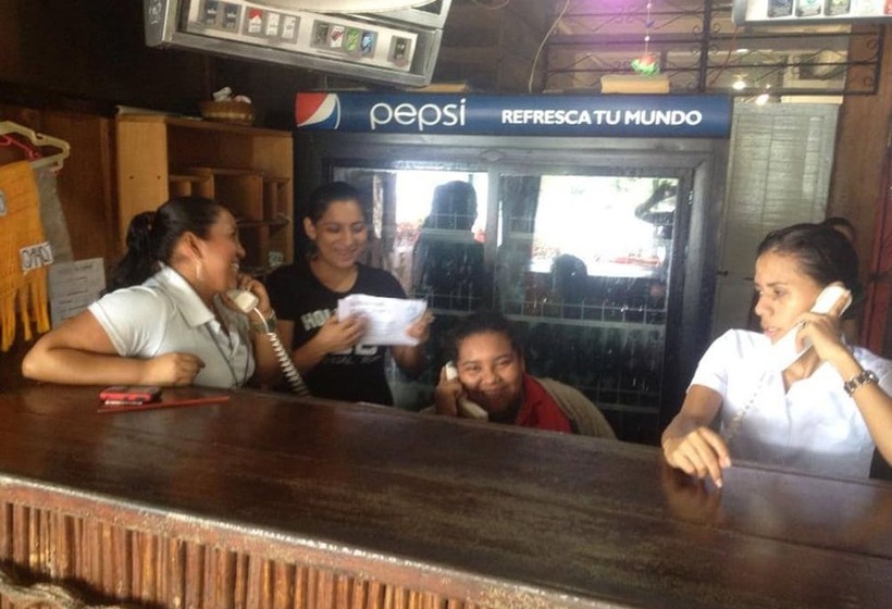 هتل Y Restaurante Backpackers