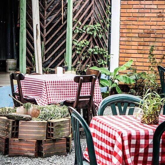 Pension Seeds & Roots Raíces Y Semillas