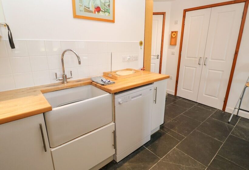 White Lodge Apartment