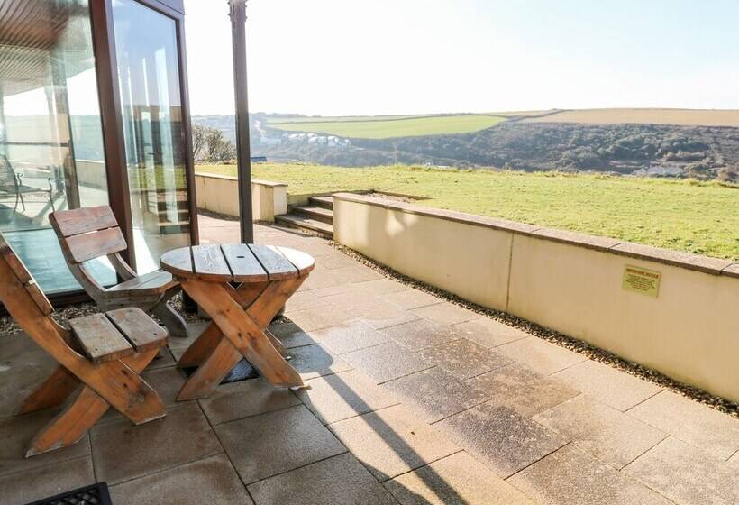 White Lodge Apartment