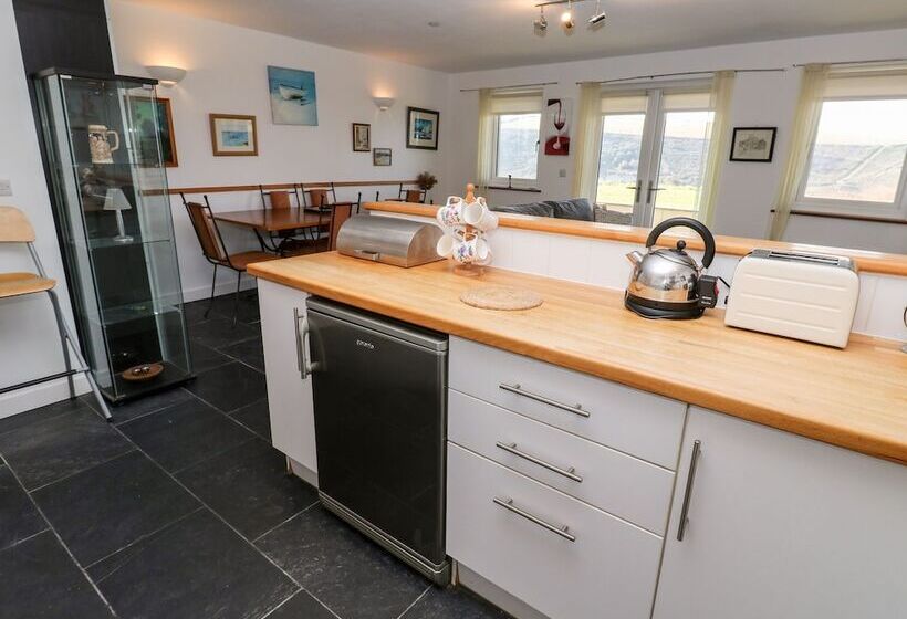 White Lodge Apartment