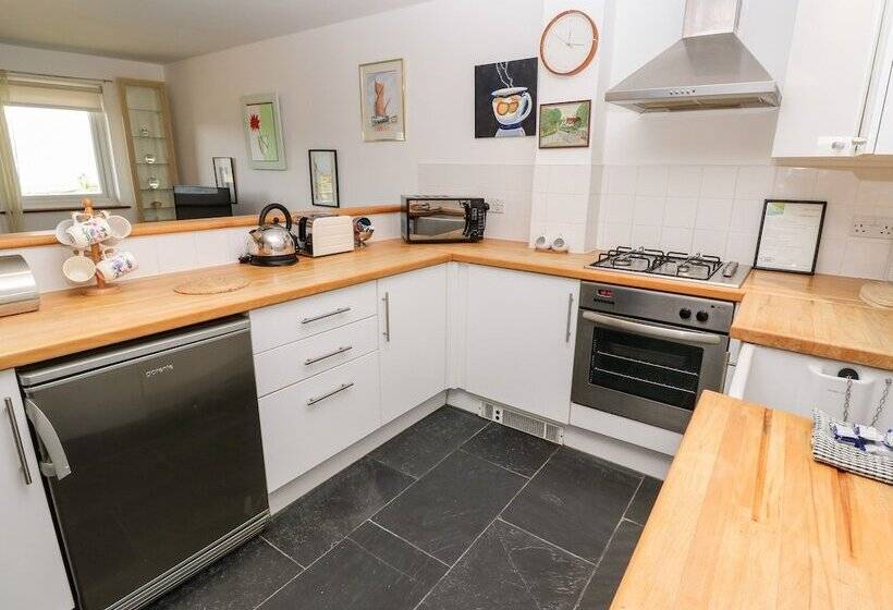 White Lodge Apartment