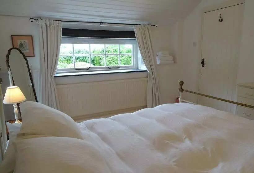 Ayr Cottage