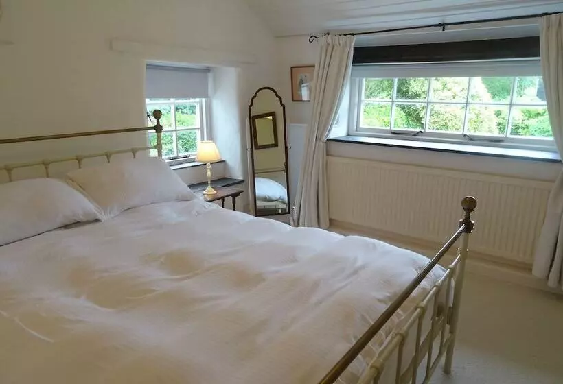 Ayr Cottage