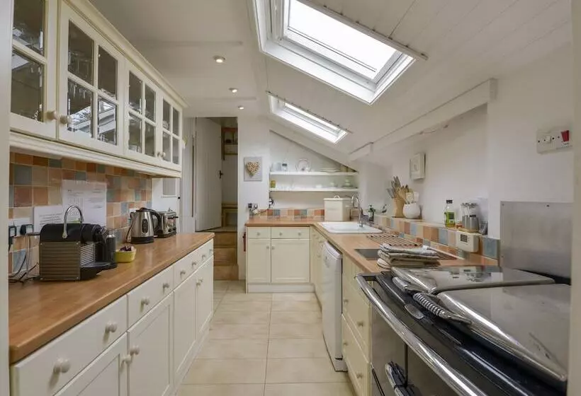 Ayr Cottage