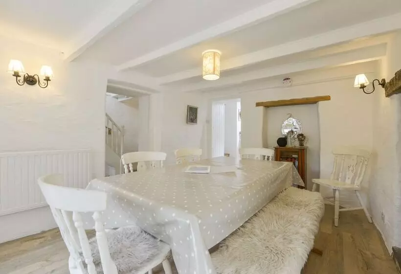 Ayr Cottage