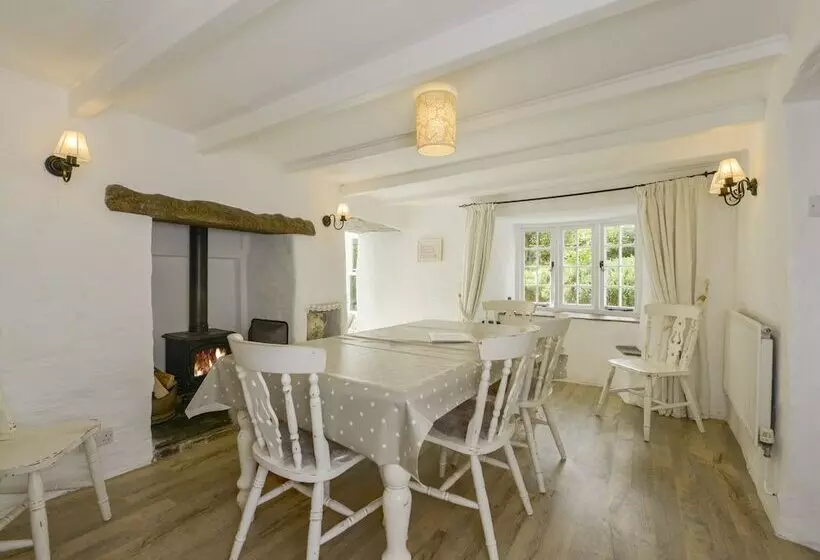 Ayr Cottage