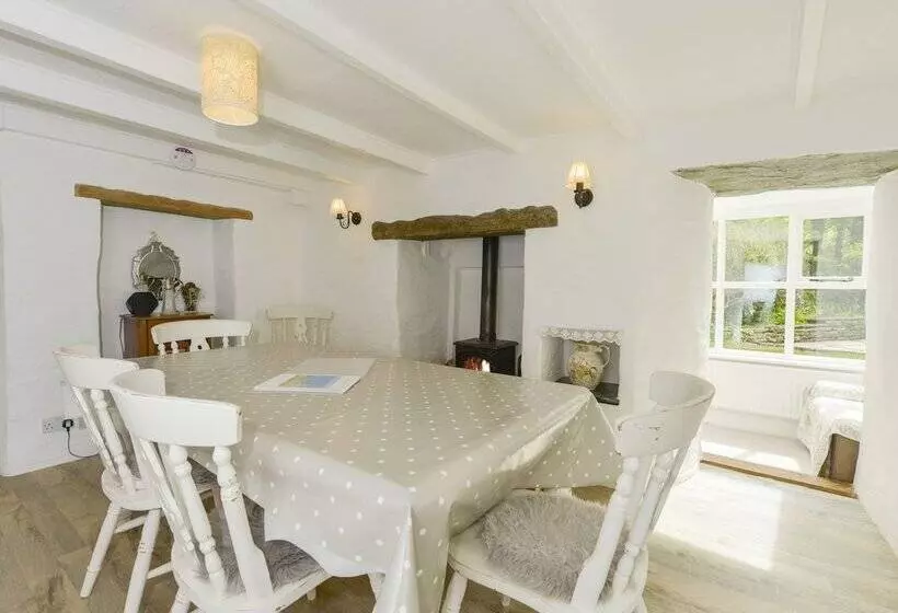 Ayr Cottage