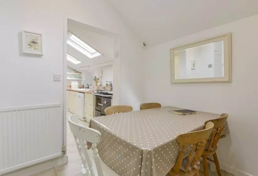 Ayr Cottage