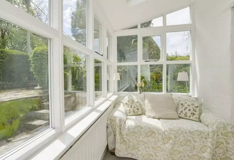 Ayr Cottage