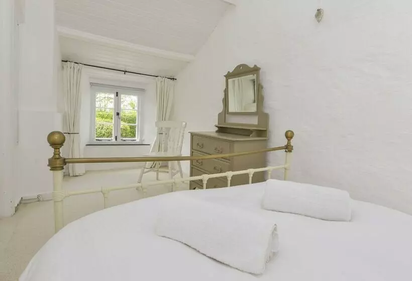 Ayr Cottage