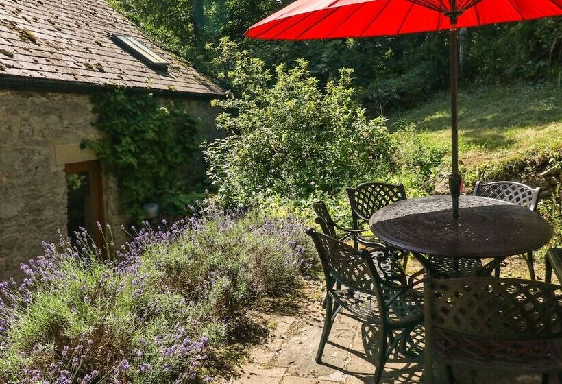 The Barn At Smalldale Hall
