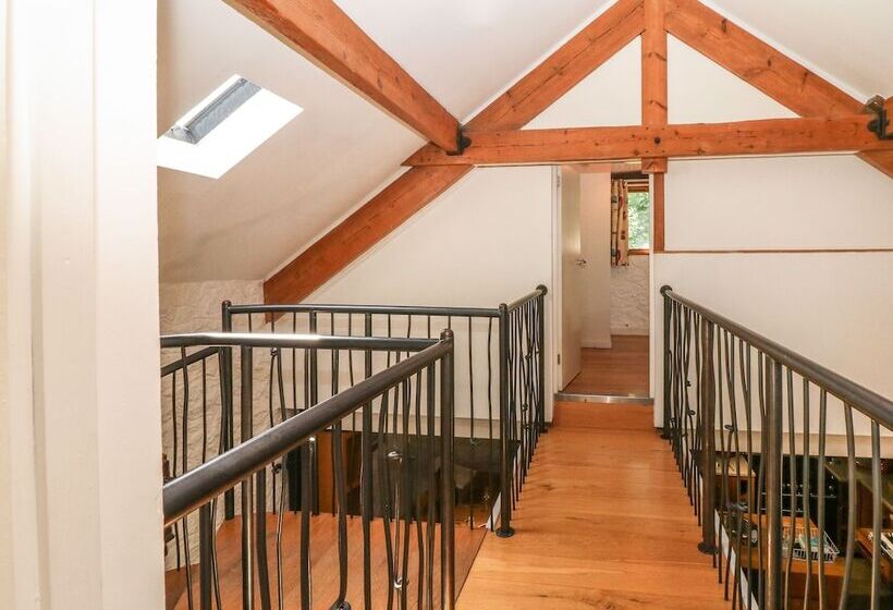 The Barn At Smalldale Hall