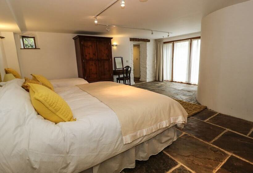 The Barn At Smalldale Hall