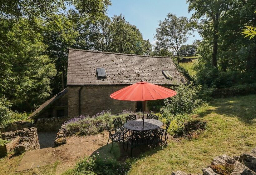 The Barn At Smalldale Hall
