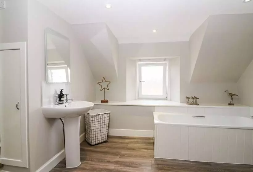 White Hillocks Farm House