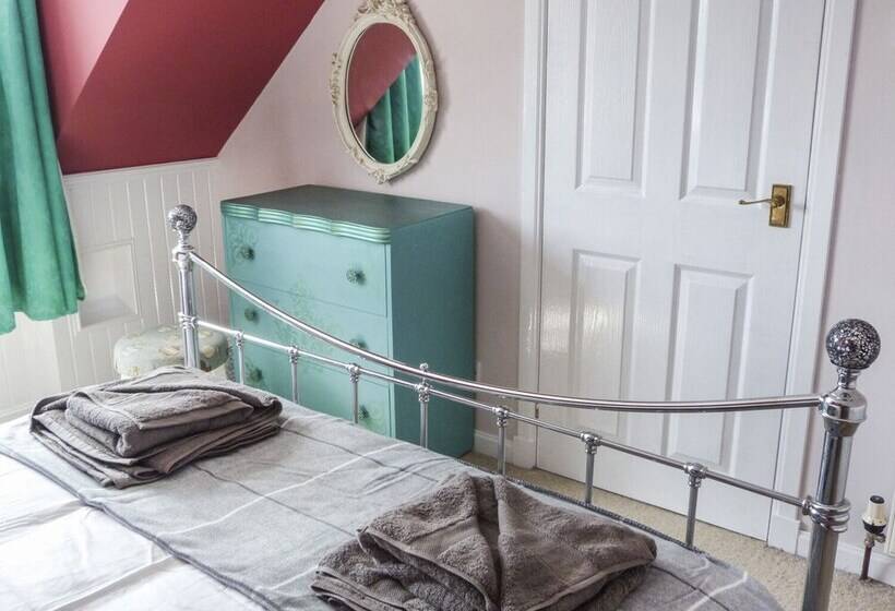 5 Distillery Cottages