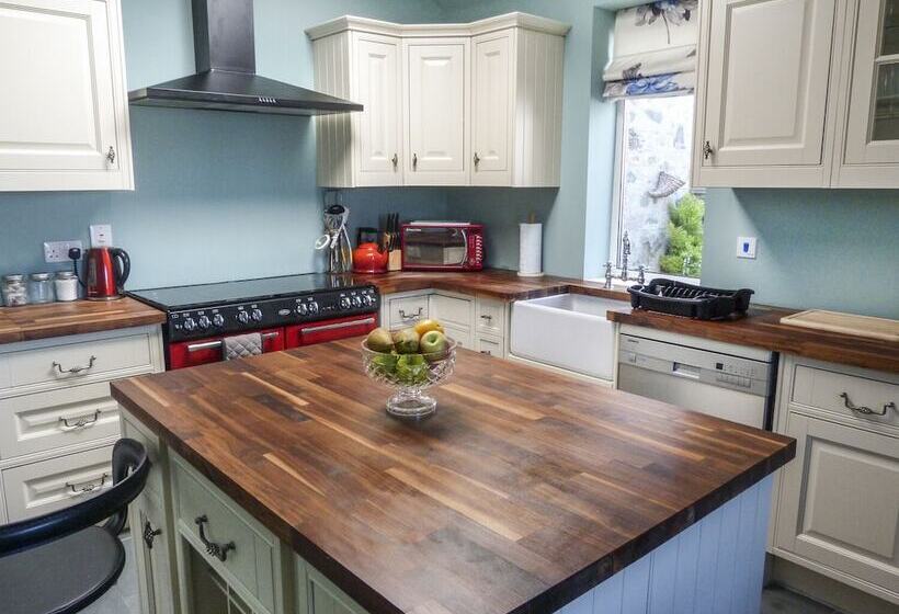 5 Distillery Cottages