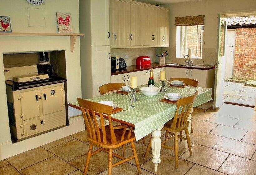 Beaconsfield Cottage