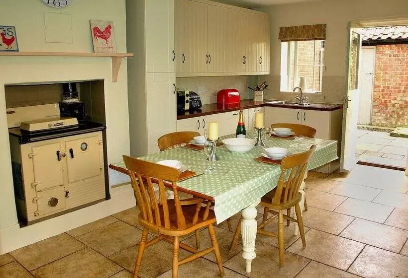 Beaconsfield Cottage