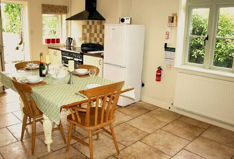 Beaconsfield Cottage