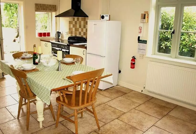 Beaconsfield Cottage