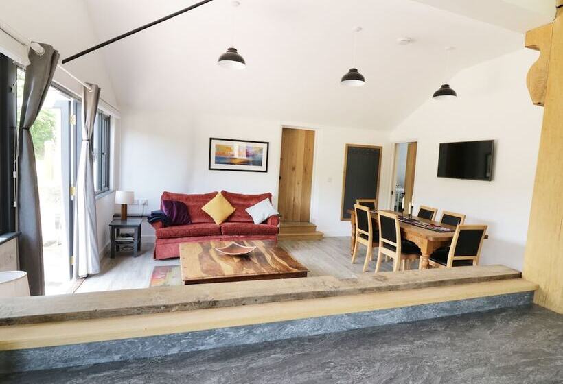 Whitehands Farm Barn