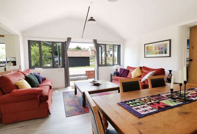 Whitehands Farm Barn