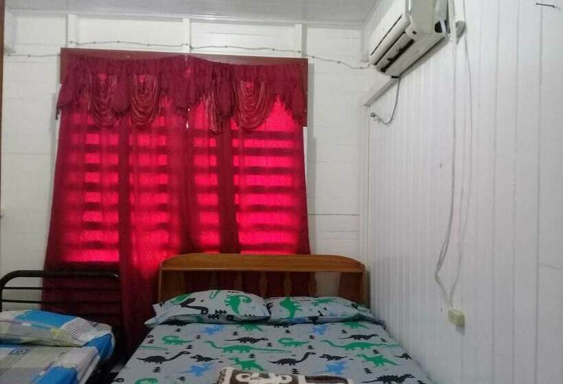 Hostal Los Primos   Hostel