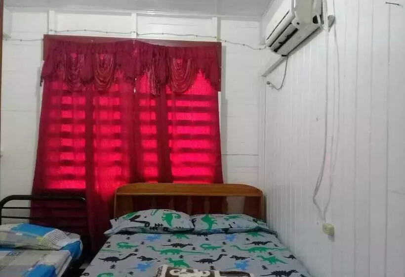 Hostal Los Primos Hostel