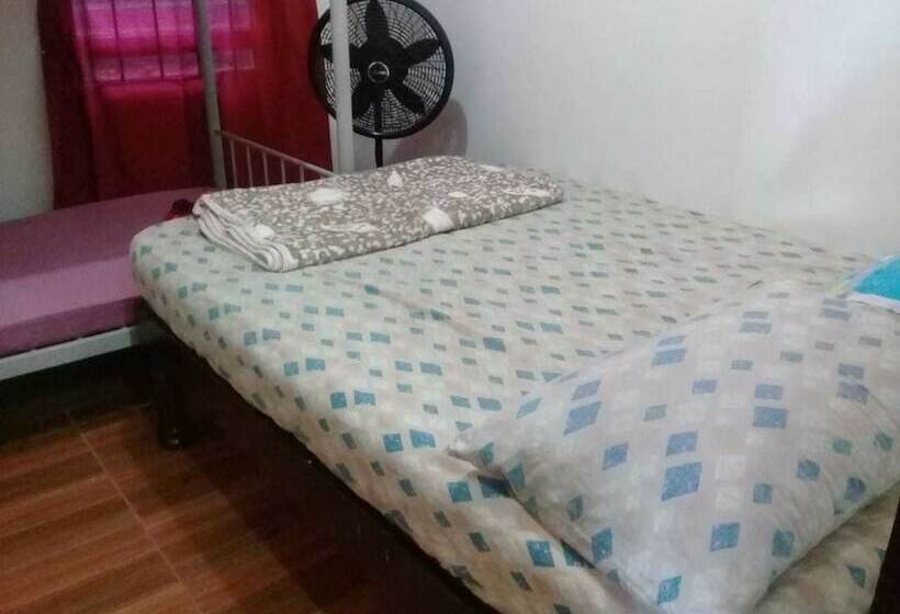 Hostal Los Primos   Hostel